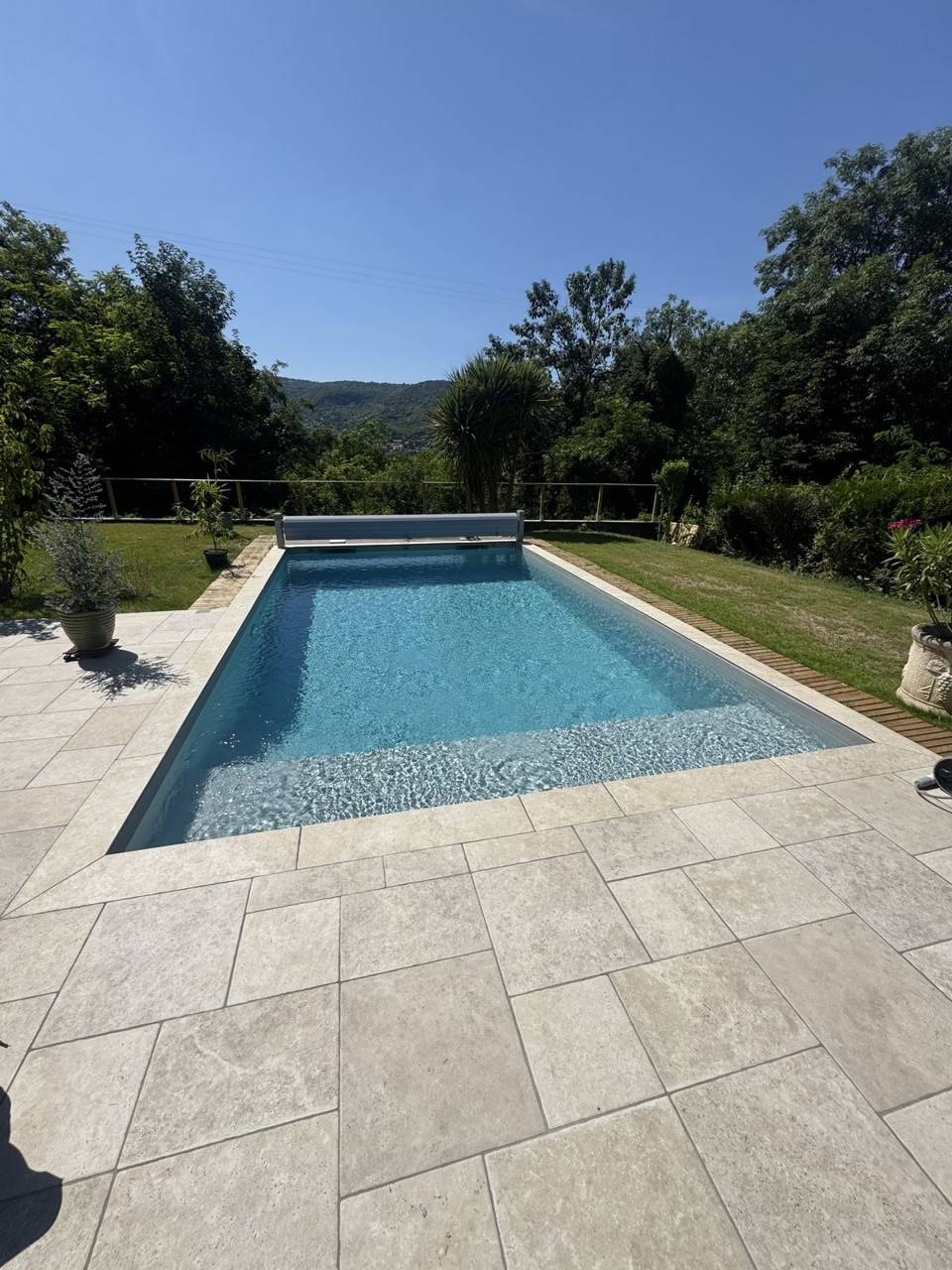 Piscine complète vue plongeante à Décines-Charpieu